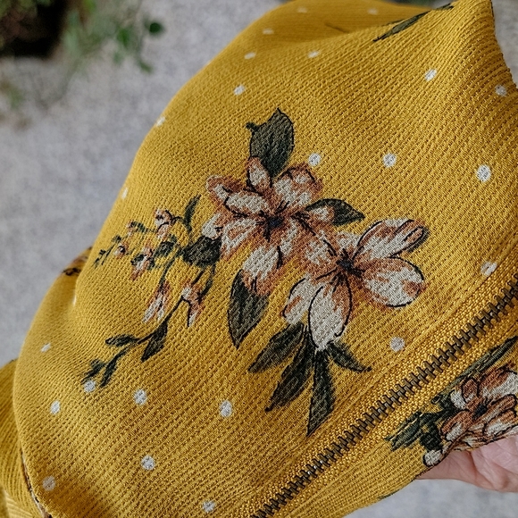 Mine Cropped Shirt - Picture 3 of 3